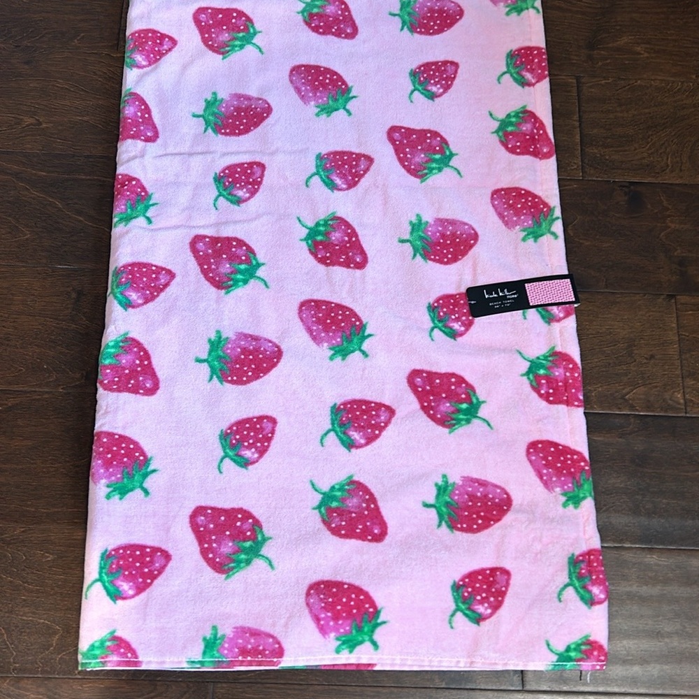 Nicole Miller Strawberry Print Towel 36”x70” Cotton New